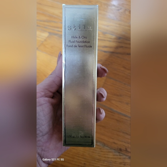 STILLA HIDE & CHIC FLUID FONDATION DEEP 6 NIB - Picture 4 of 8